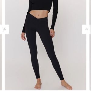 live the process Black V leggings size S